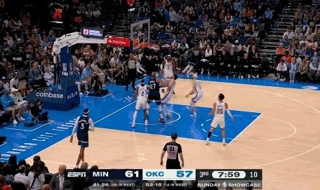 无所不能！兰德尔封盖SGA&amp;进攻端予取予求两节半已经砍下26+5+5