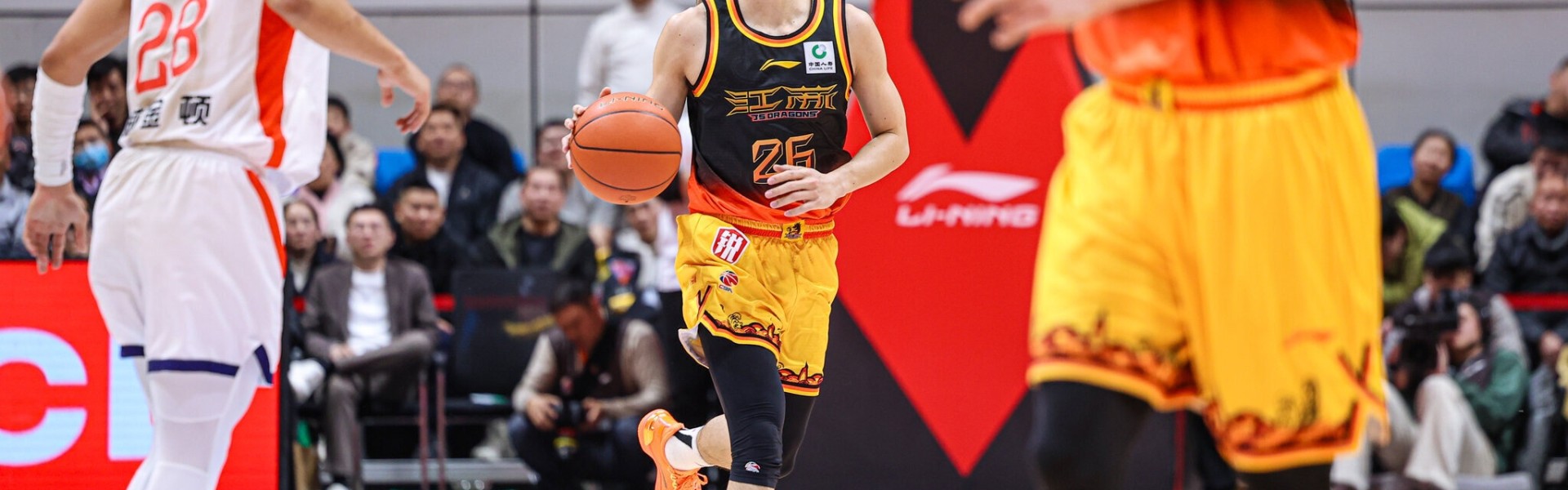 C7娱乐官网APP下载-媒体人谈庞峥麟：顶级控卫！CBA欧文！他拿着ETC随意穿梭山东高速