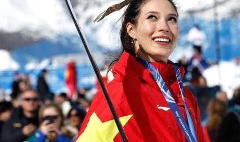 C7游戏-谷爱凌完美收官获德约祝贺，郑钦文零互动再掀波澜，外网也炸锅了